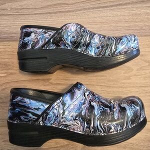 Dansko Professional Clogs Size 39 (8.5-9)